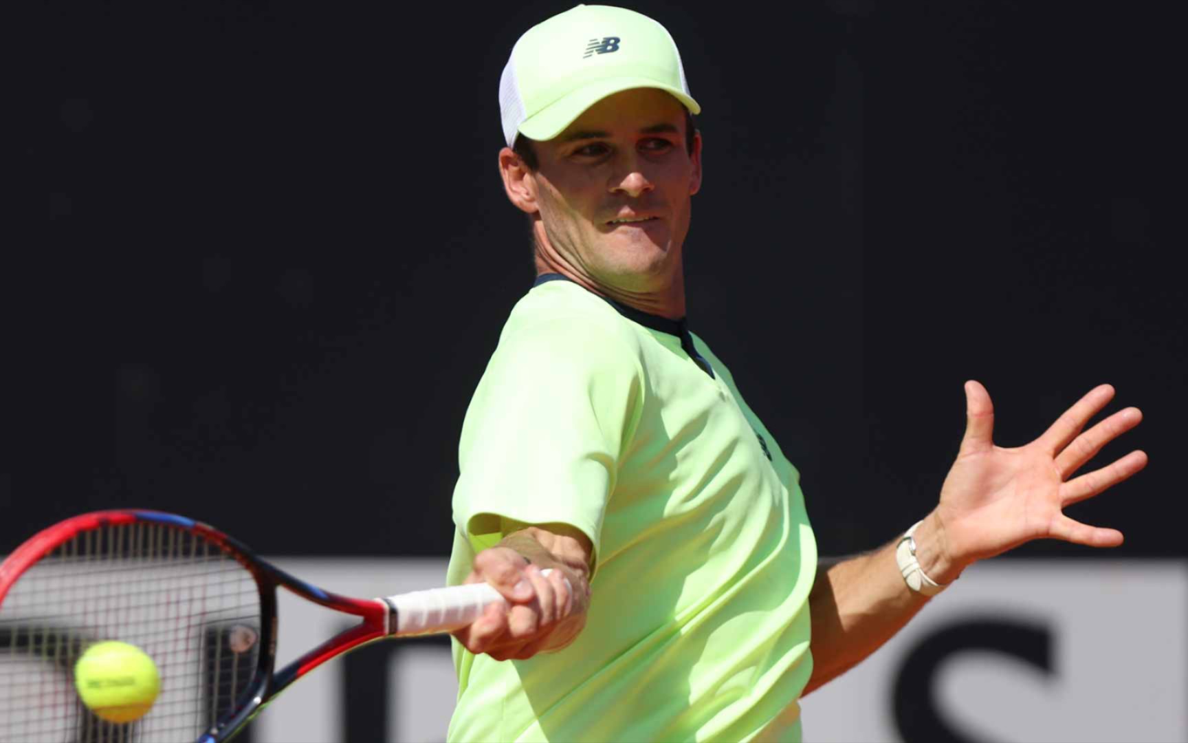 她以年轻选 她以年轻选