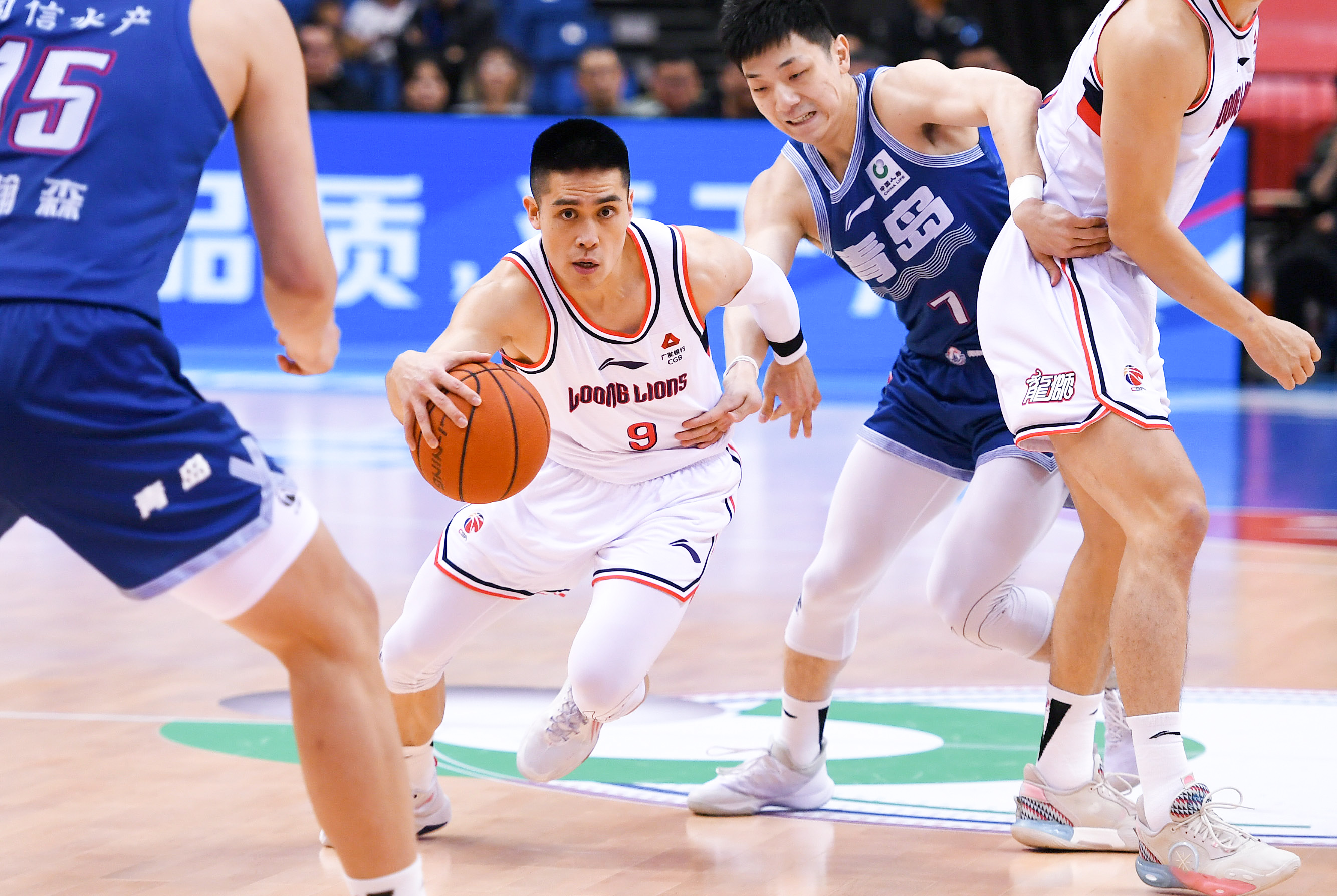的中后场出 的中后场出